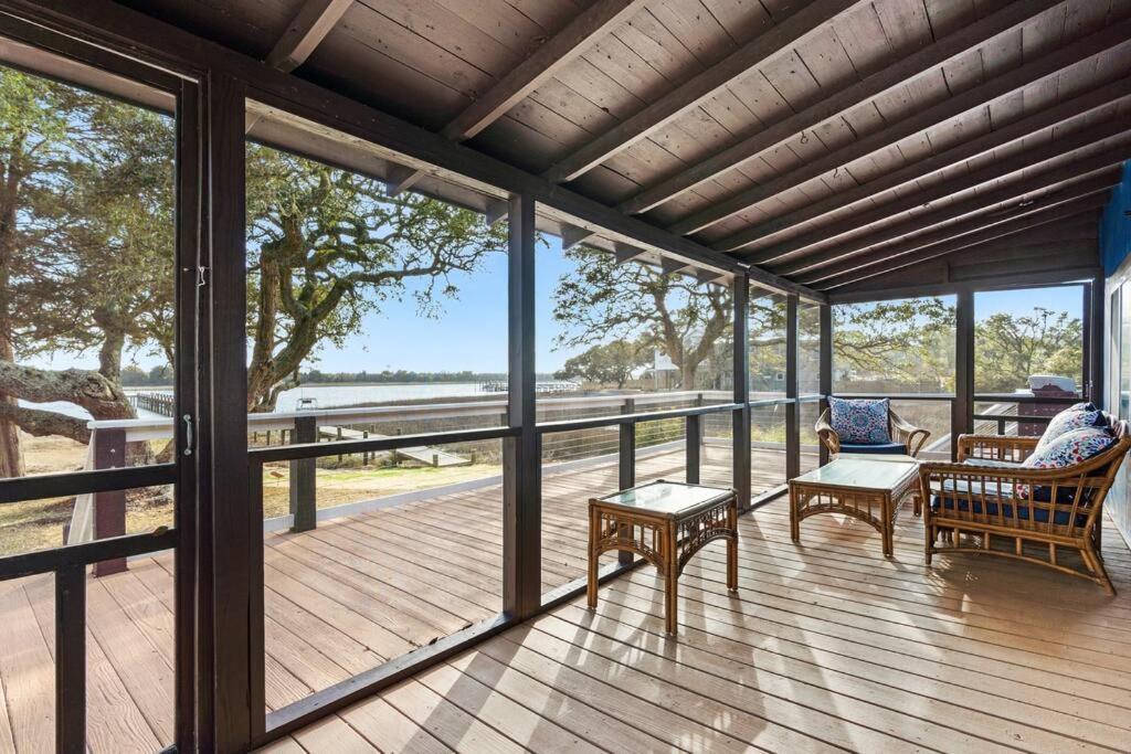 Dolphin Cove - Whole Waterfront House With Dock Villa โอเชียนไอเอิลบีช ภายนอก รูปภาพ